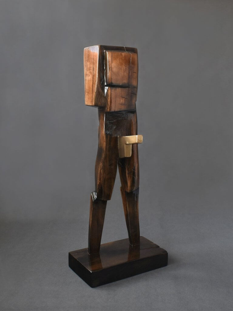 MĘŻCZYZNA ZE ZŁOTYM PISTOLETEM